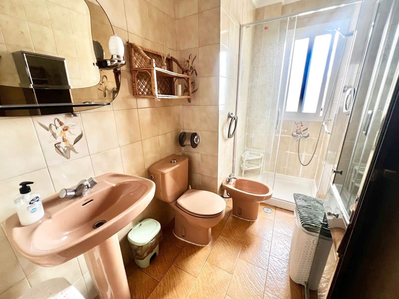 3 bedroom Flat for rent in Malaga city - € 900 (Ref: 9998881)