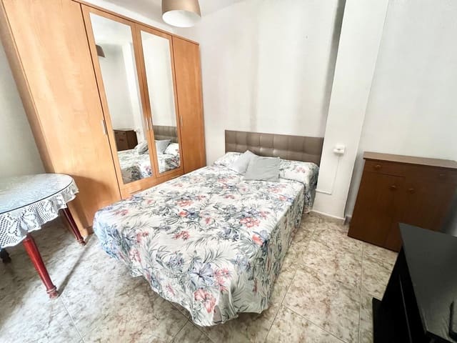 3 soveværelse Lejlighed til leje i Las Chapas, Málaga by - € 900 (Ref: 9998881)