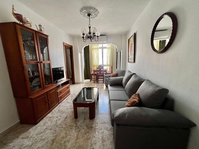 3 soveværelse Lejlighed til leje i Las Chapas, Málaga by - € 900 (Ref: 9998881)