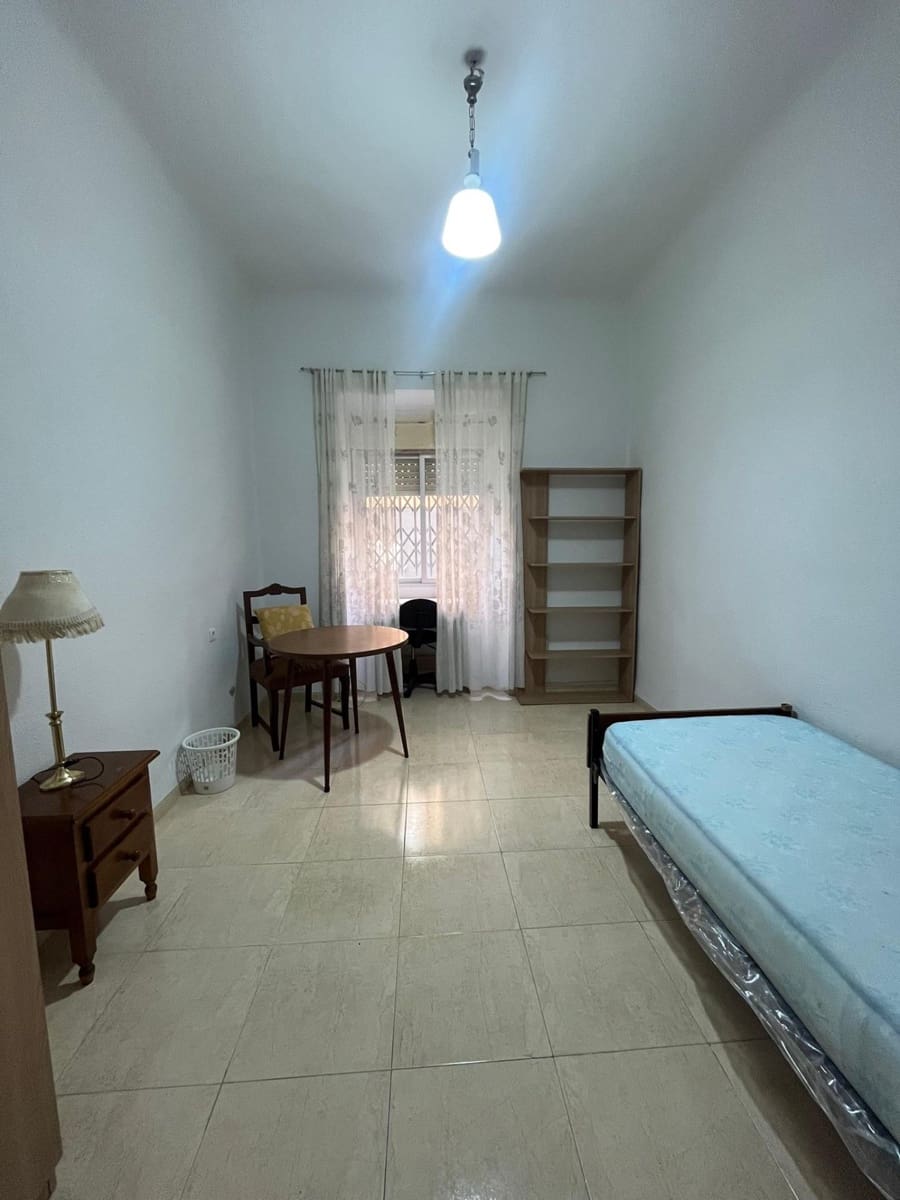 3 sovrum Lägenhet att hyra i Granada stad - 700 € (Ref: 9674859)