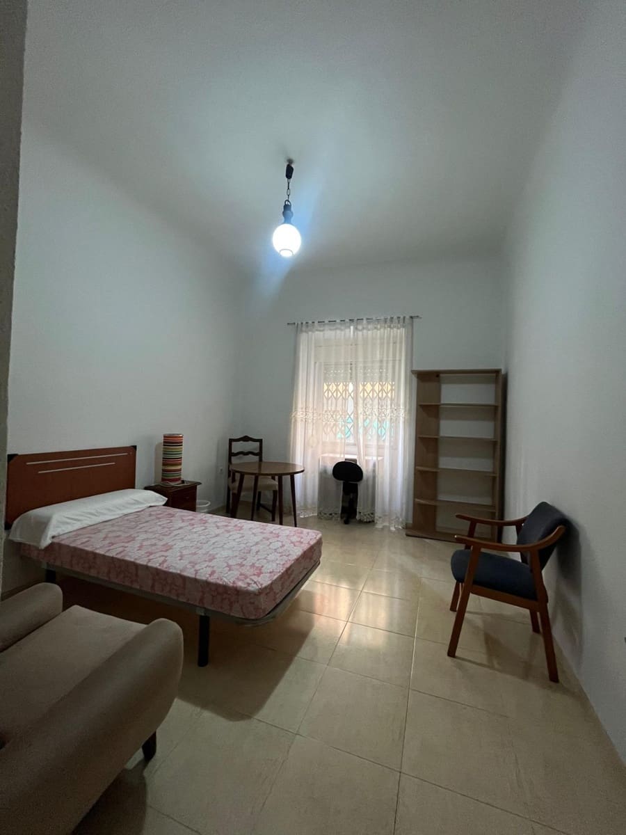 3 sovrum Lägenhet att hyra i Granada stad - 700 € (Ref: 9674859)