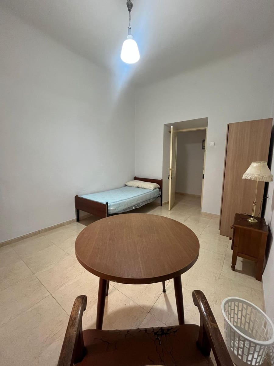3 sovrum Lägenhet att hyra i Granada stad - 700 € (Ref: 9674859)