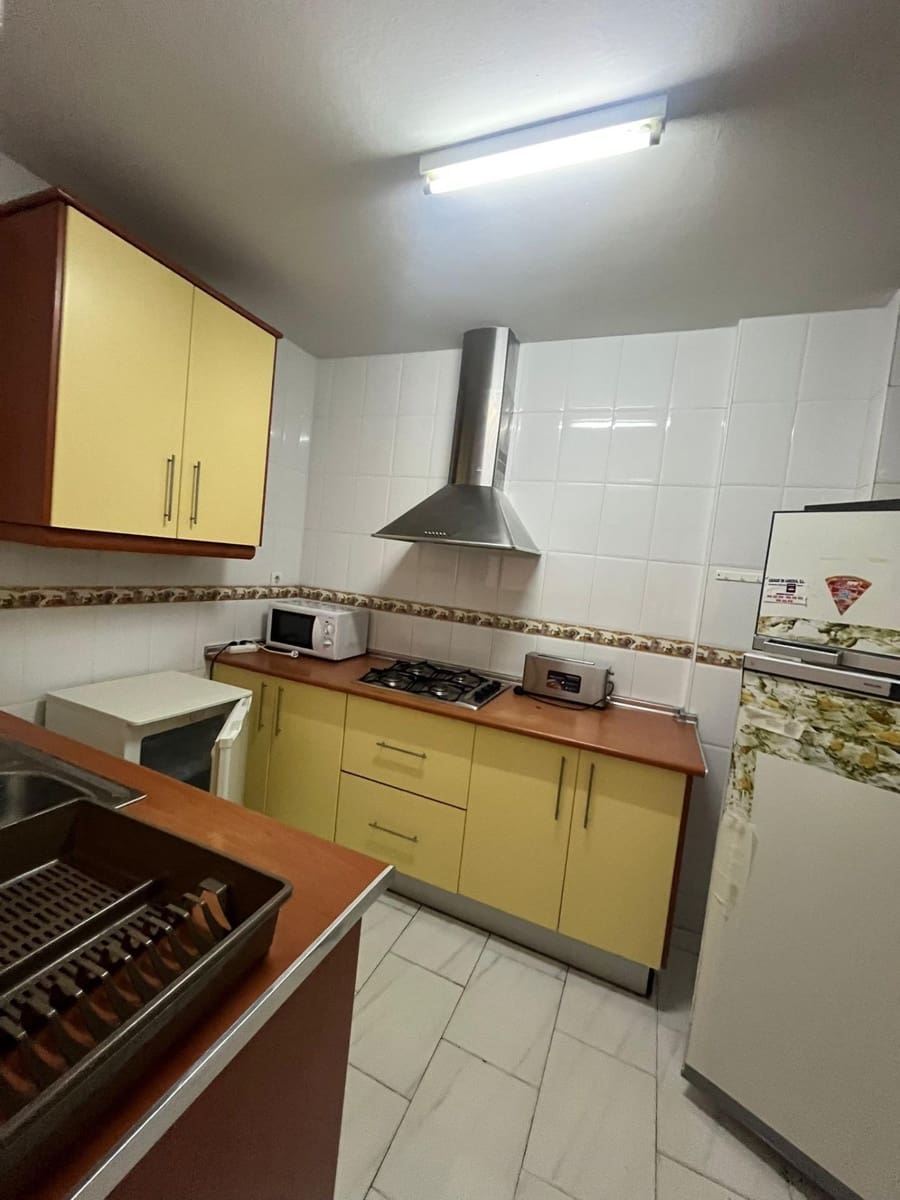 3 sovrum Lägenhet att hyra i Granada stad - 700 € (Ref: 9674859)