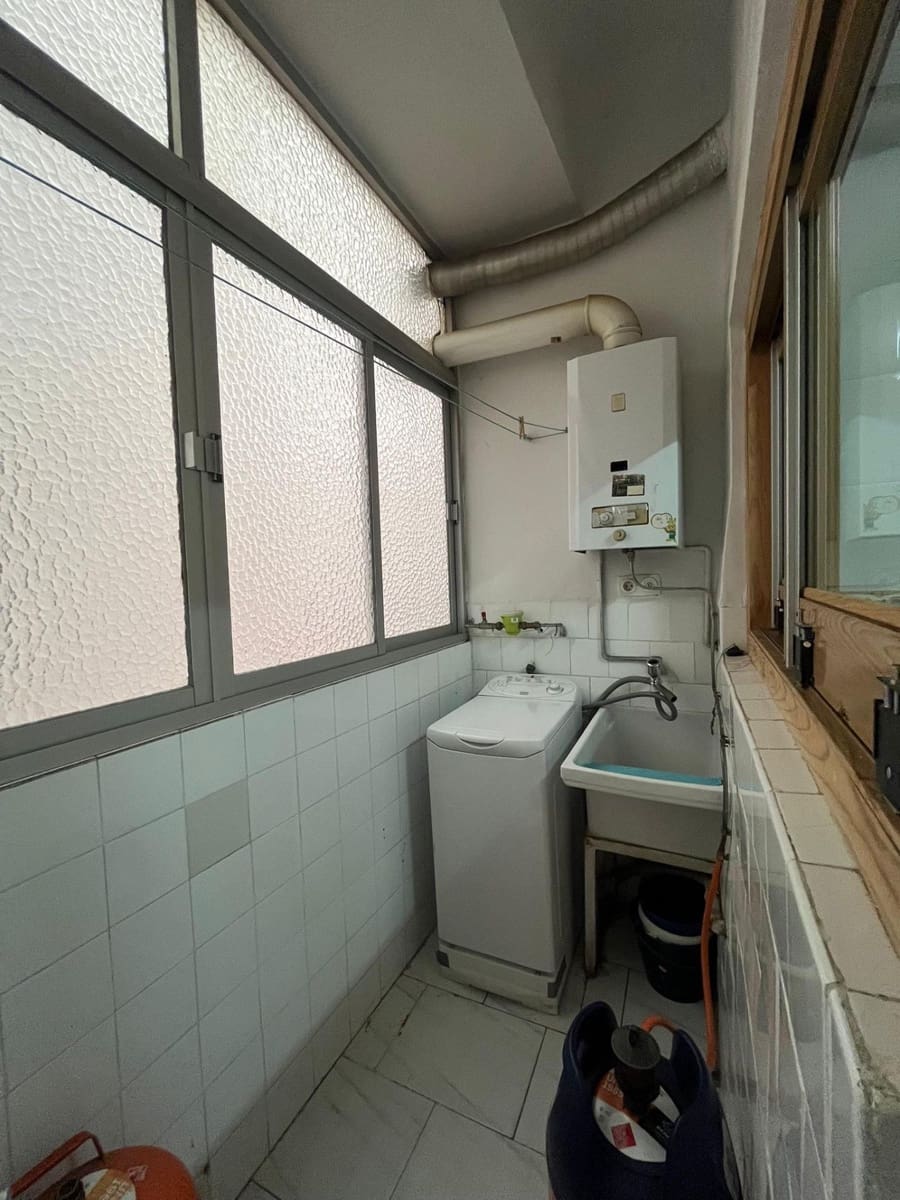 3 sovrum Lägenhet att hyra i Granada stad - 700 € (Ref: 9674859)