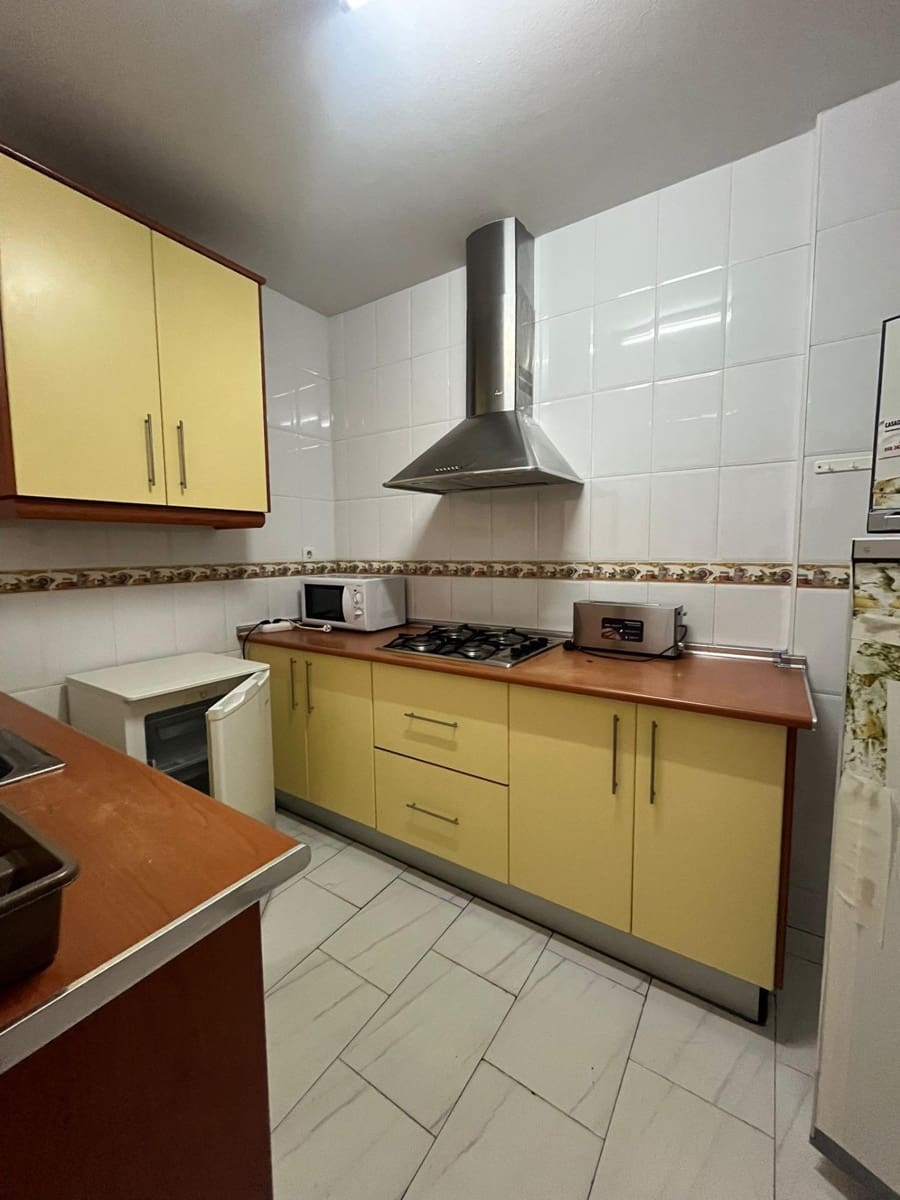 3 sovrum Lägenhet att hyra i Granada stad - 700 € (Ref: 9674859)