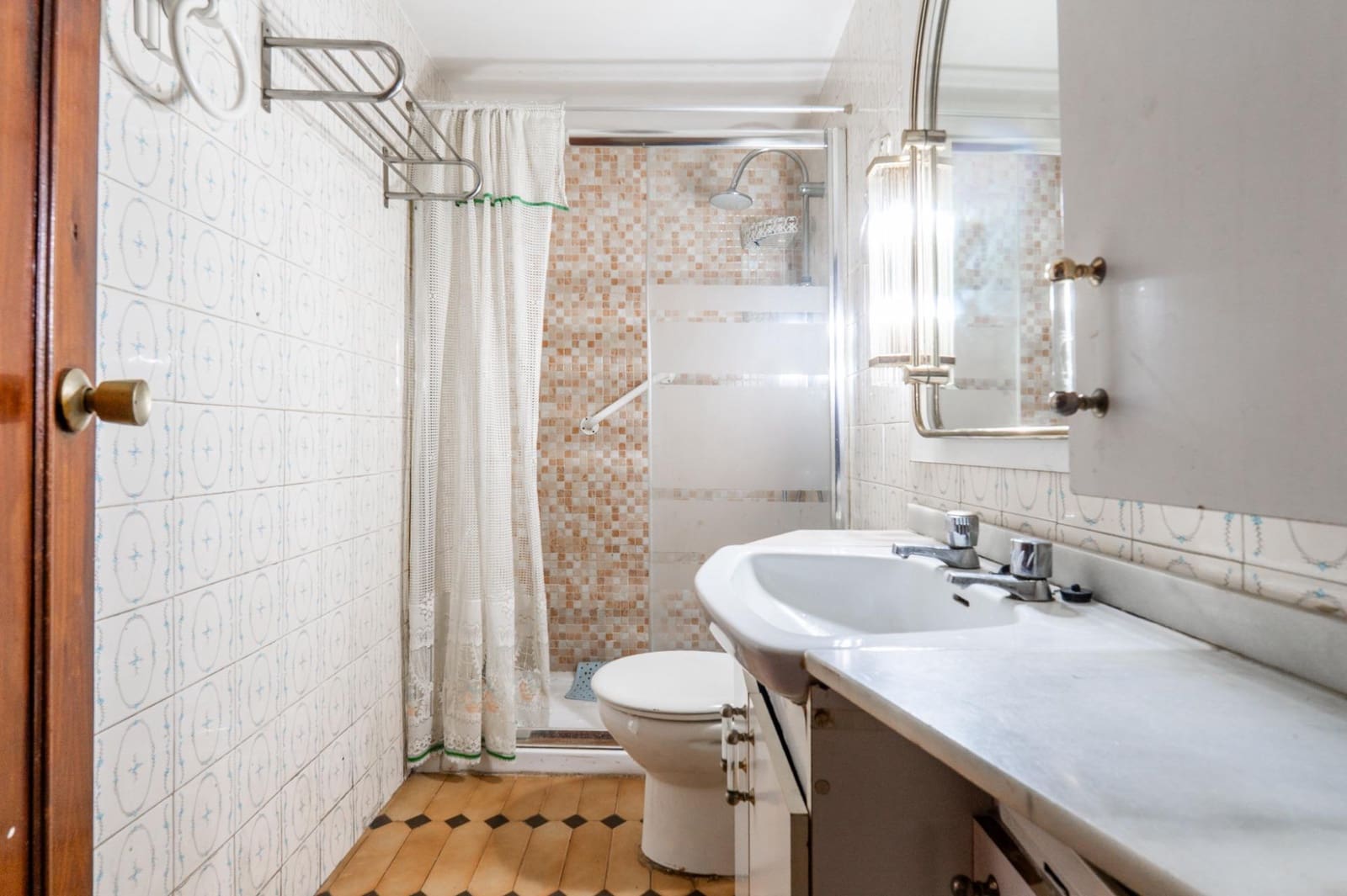 6 bedroom Townhouse for sale in Granada city - € 300,000 (Ref: 9674861)