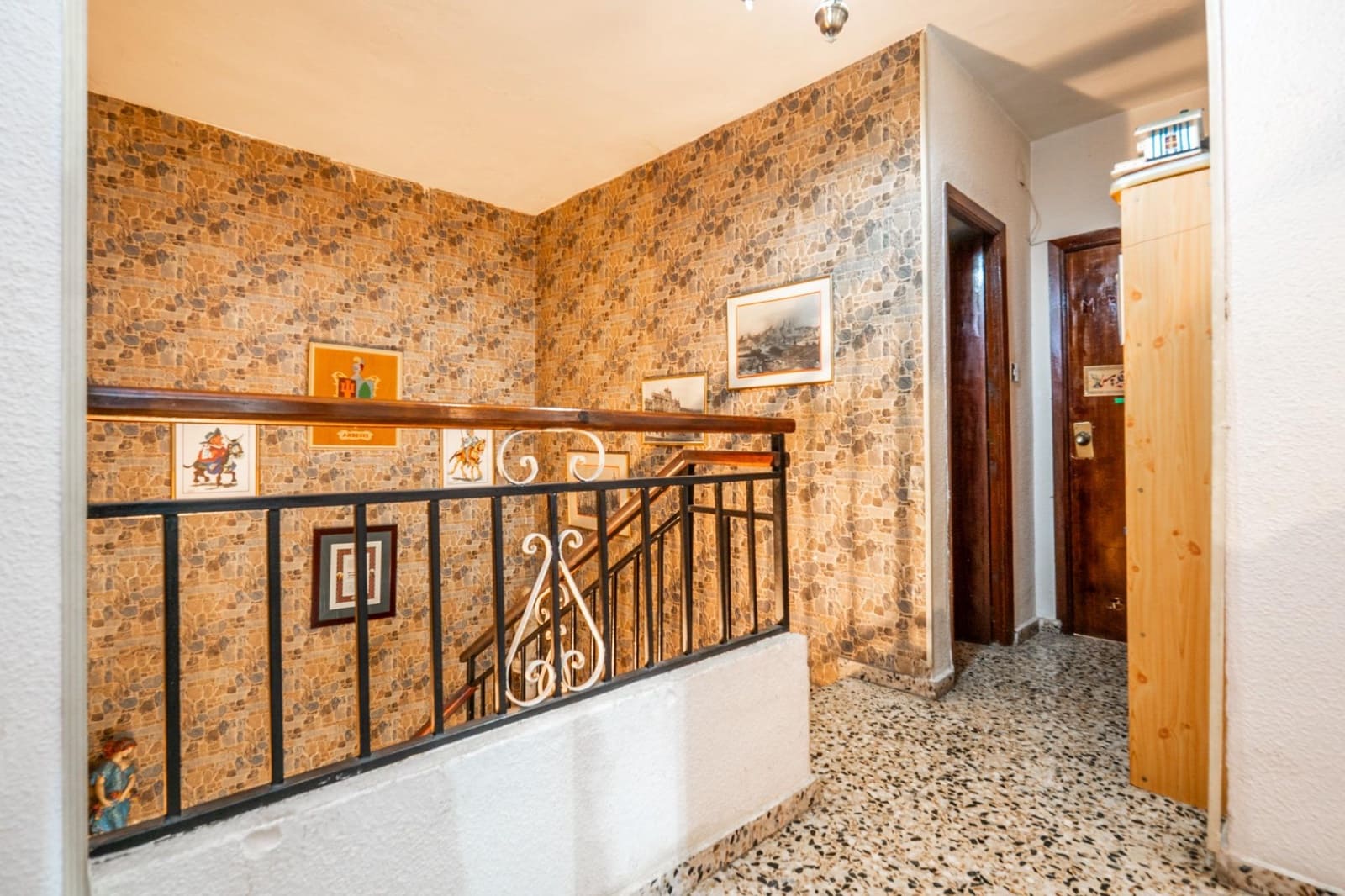 6 bedroom Townhouse for sale in Granada city - € 300,000 (Ref: 9674861)
