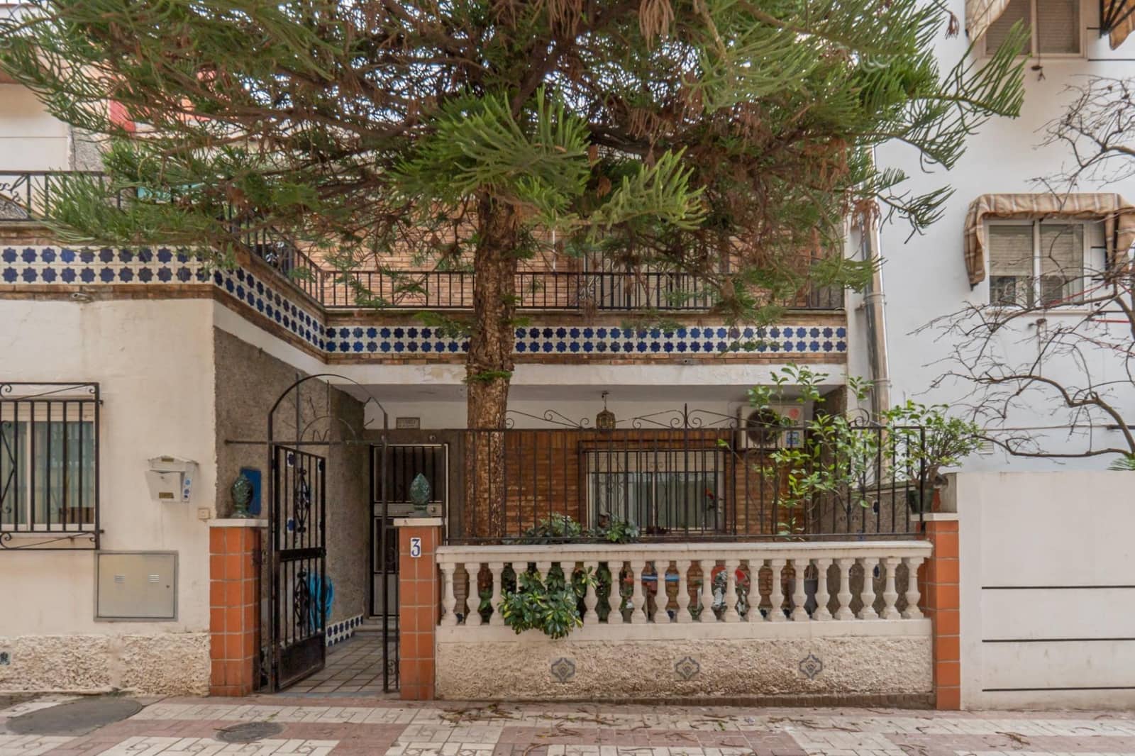 6 bedroom Townhouse for sale in Granada city - € 300,000 (Ref: 9674861)
