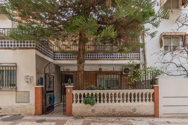 6 quarto Casa em Banda para venda em Granada cidade - 300 000 € (Ref: 9674861)