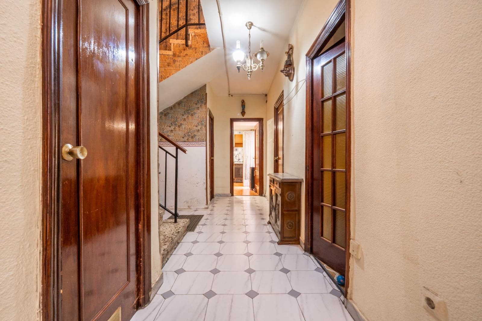 6 bedroom Townhouse for sale in Granada city - € 300,000 (Ref: 9674861)