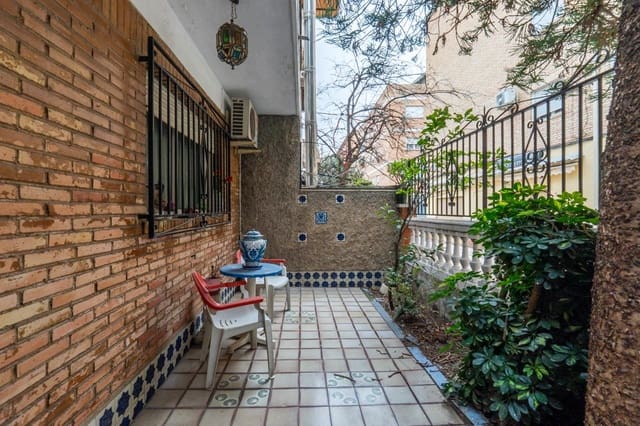 6 quarto Casa em Banda para venda em Granada cidade - 300 000 € (Ref: 9674861)