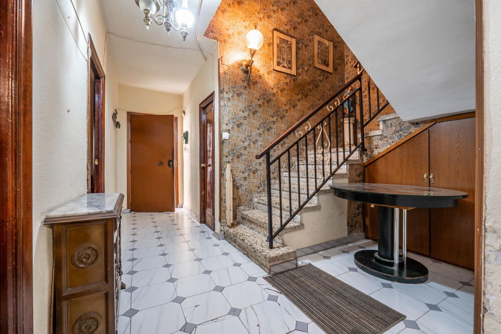 6 bedroom Townhouse for sale in Granada city - € 300,000 (Ref: 9674861)