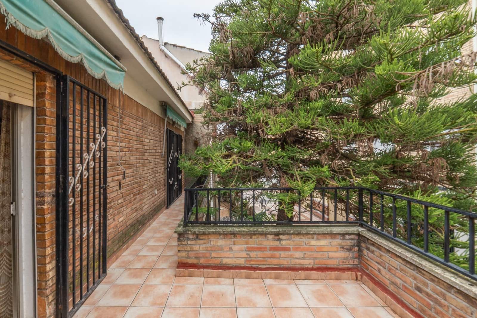 6 bedroom Townhouse for sale in Granada city - € 300,000 (Ref: 9674861)