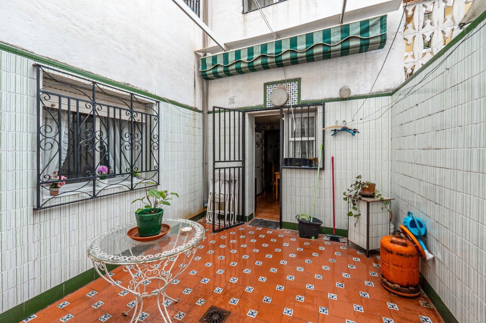6 bedroom Townhouse for sale in Granada city - € 300,000 (Ref: 9674861)