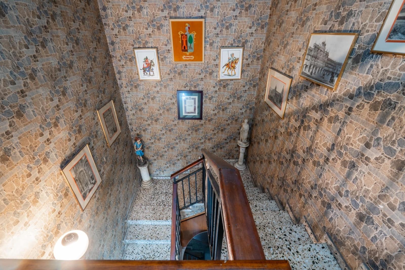 6 bedroom Townhouse for sale in Granada city - € 300,000 (Ref: 9674861)