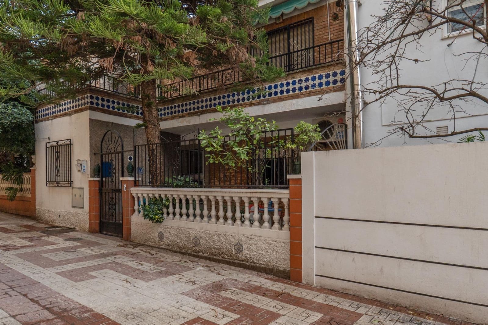 6 bedroom Townhouse for sale in Granada city - € 300,000 (Ref: 9674861)