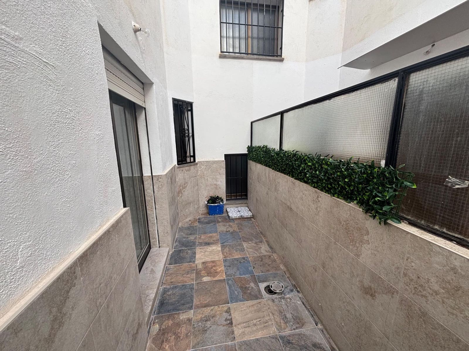 3 soveværelse Lejlighed til leje i La Zubia - € 850 (Ref: 9674863)