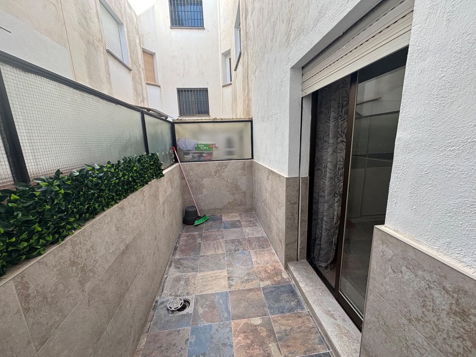 3 soveværelse Lejlighed til leje i La Zubia - € 850 (Ref: 9674863)