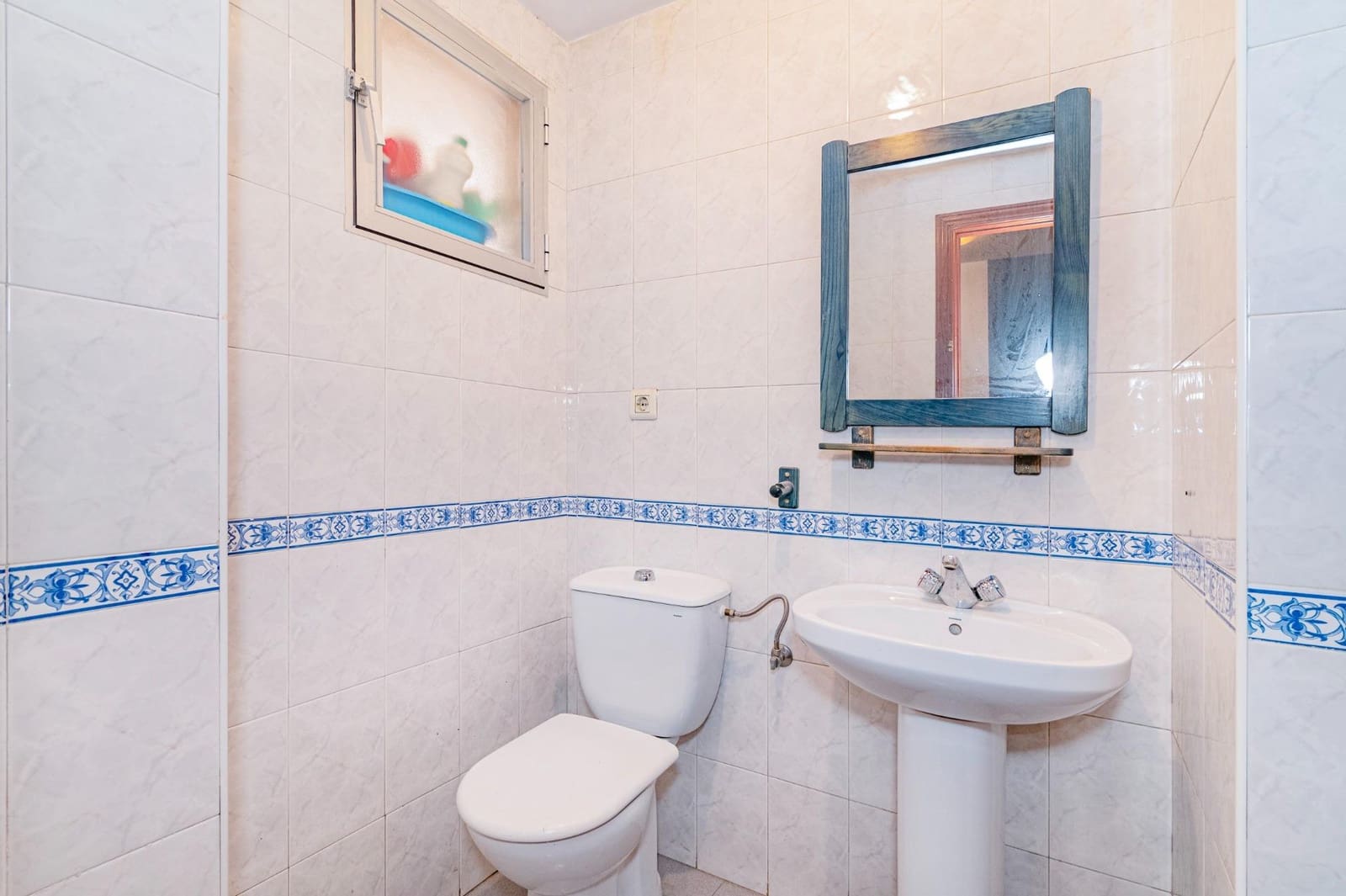 4 bedroom Apartment for sale in Granada city with garage - € 218,000 (Ref: 9674864)