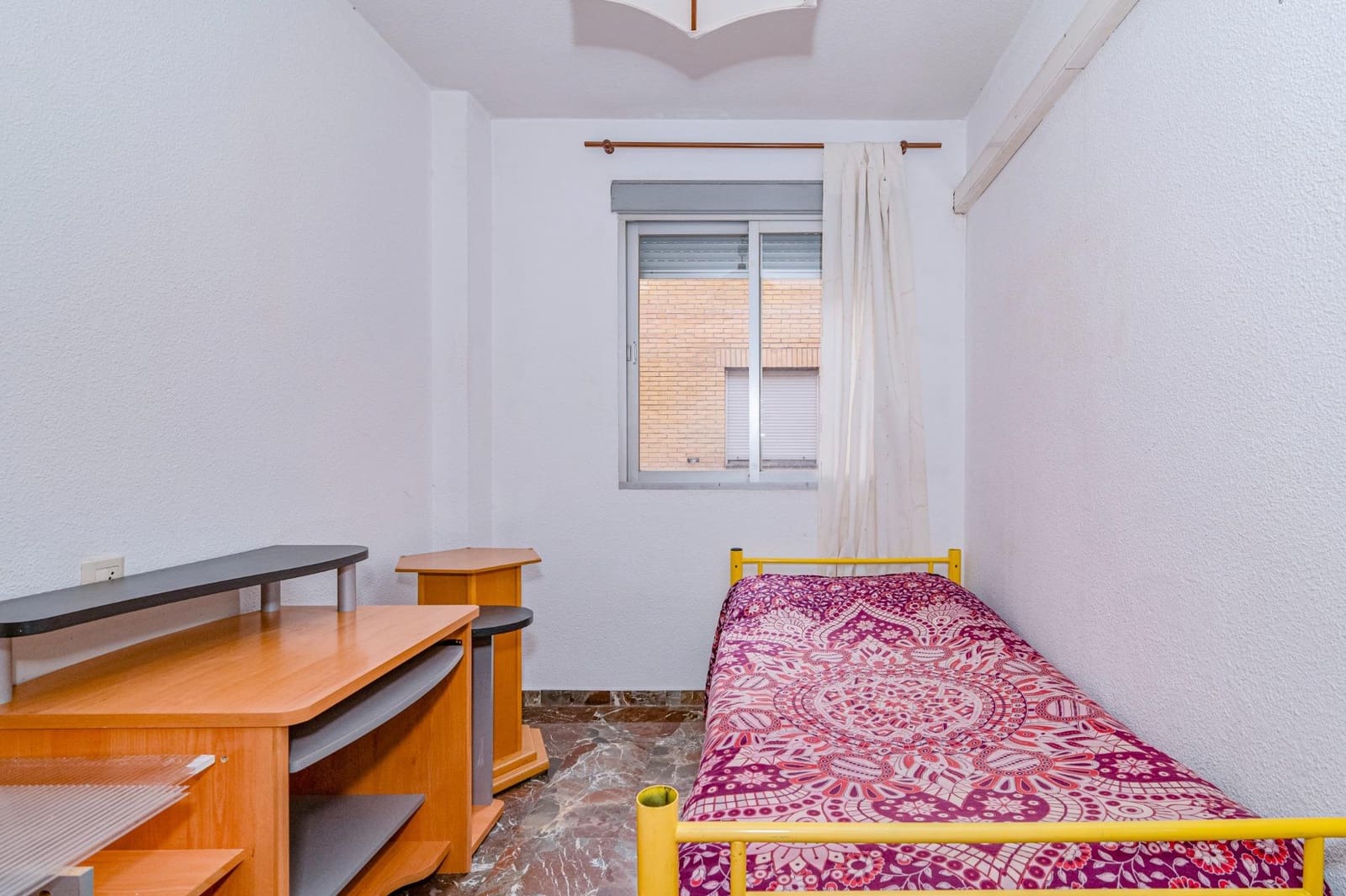 4 bedroom Apartment for sale in Granada city with garage - € 218,000 (Ref: 9674864)