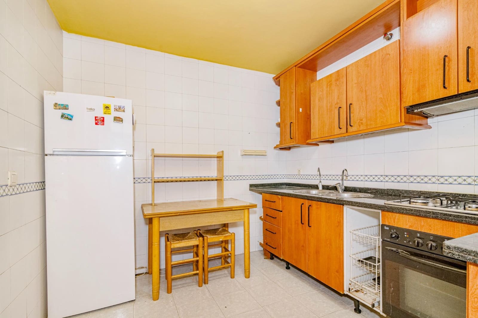 4 bedroom Apartment for sale in Granada city with garage - € 218,000 (Ref: 9674864)