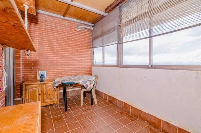 4 Zimmer Apartment zu verkaufen in Granada Stadt mit Garage - 218.000 € (Ref: 9674864)