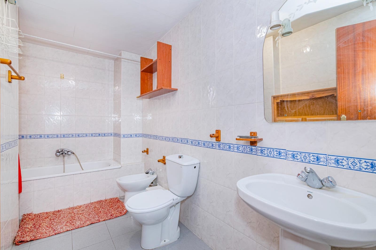 4 bedroom Apartment for sale in Granada city with garage - € 218,000 (Ref: 9674864)