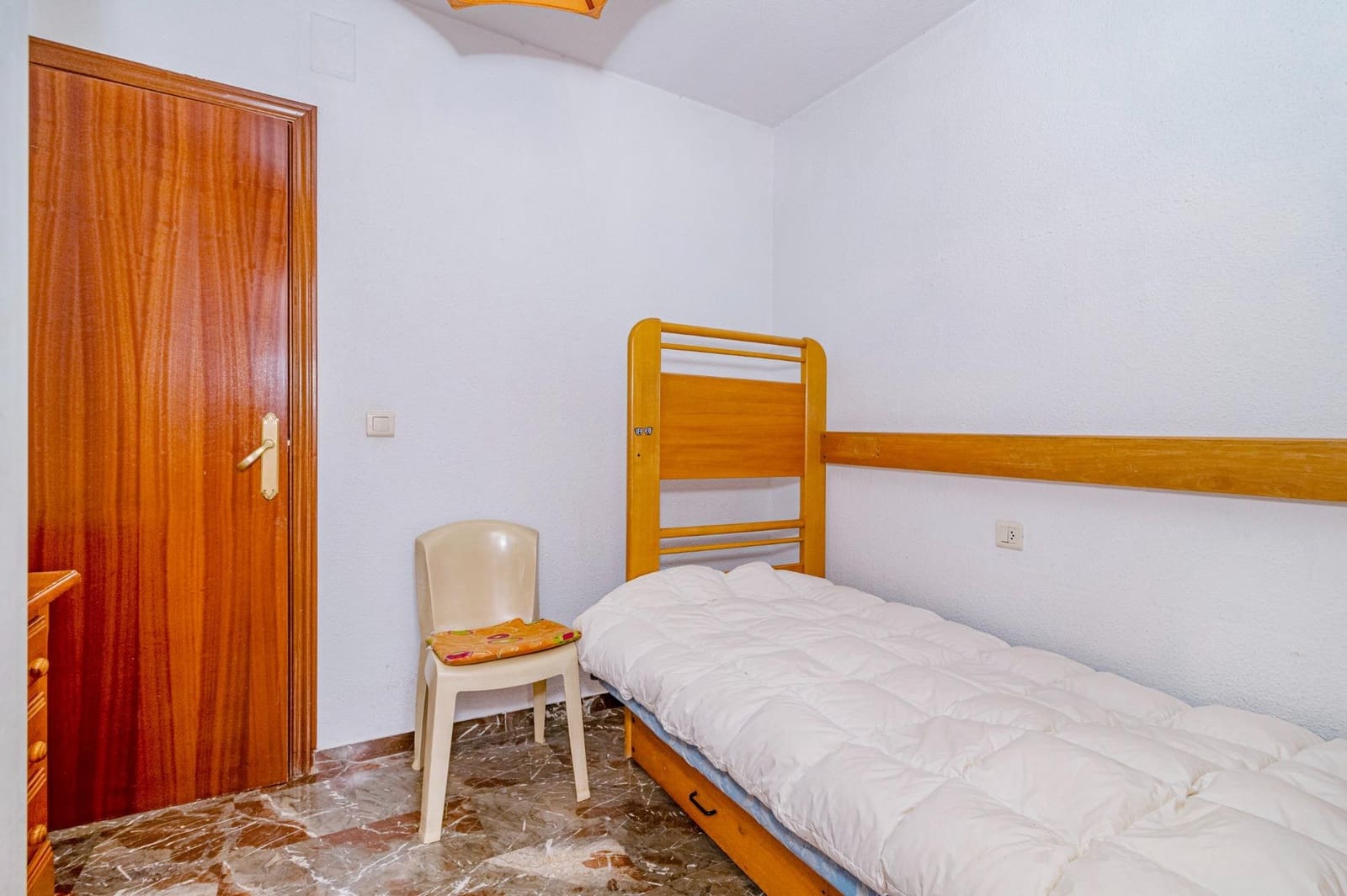 4 bedroom Apartment for sale in Granada city with garage - € 218,000 (Ref: 9674864)