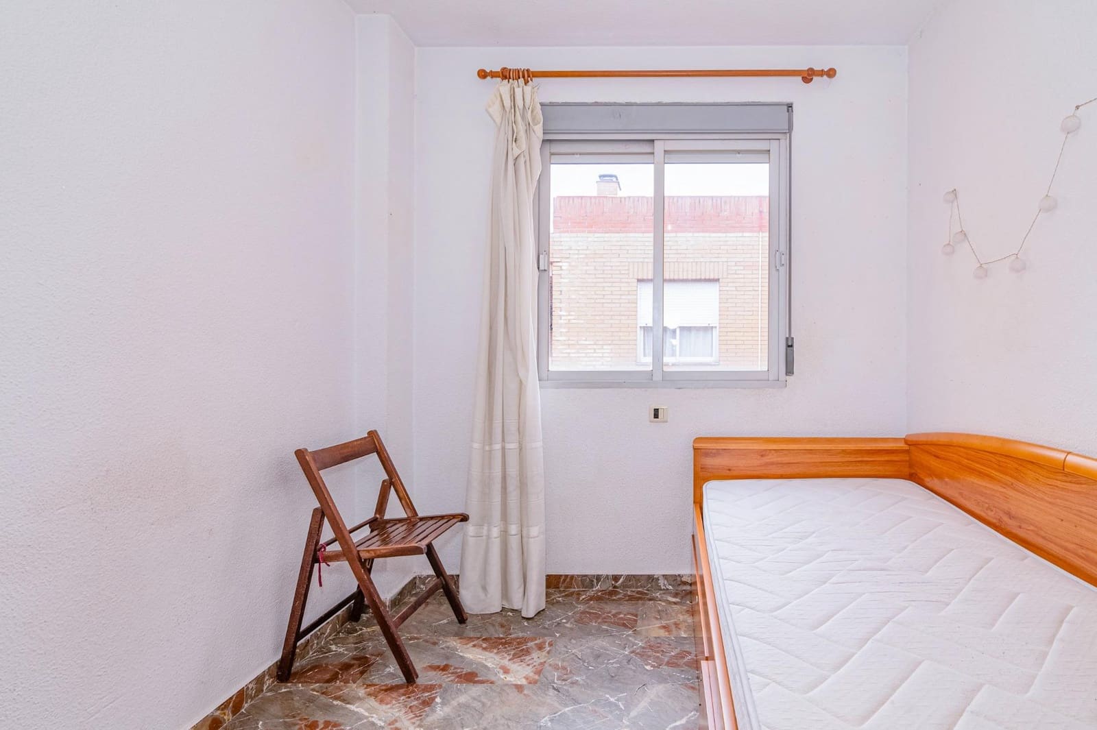 4 bedroom Apartment for sale in Granada city with garage - € 218,000 (Ref: 9674864)