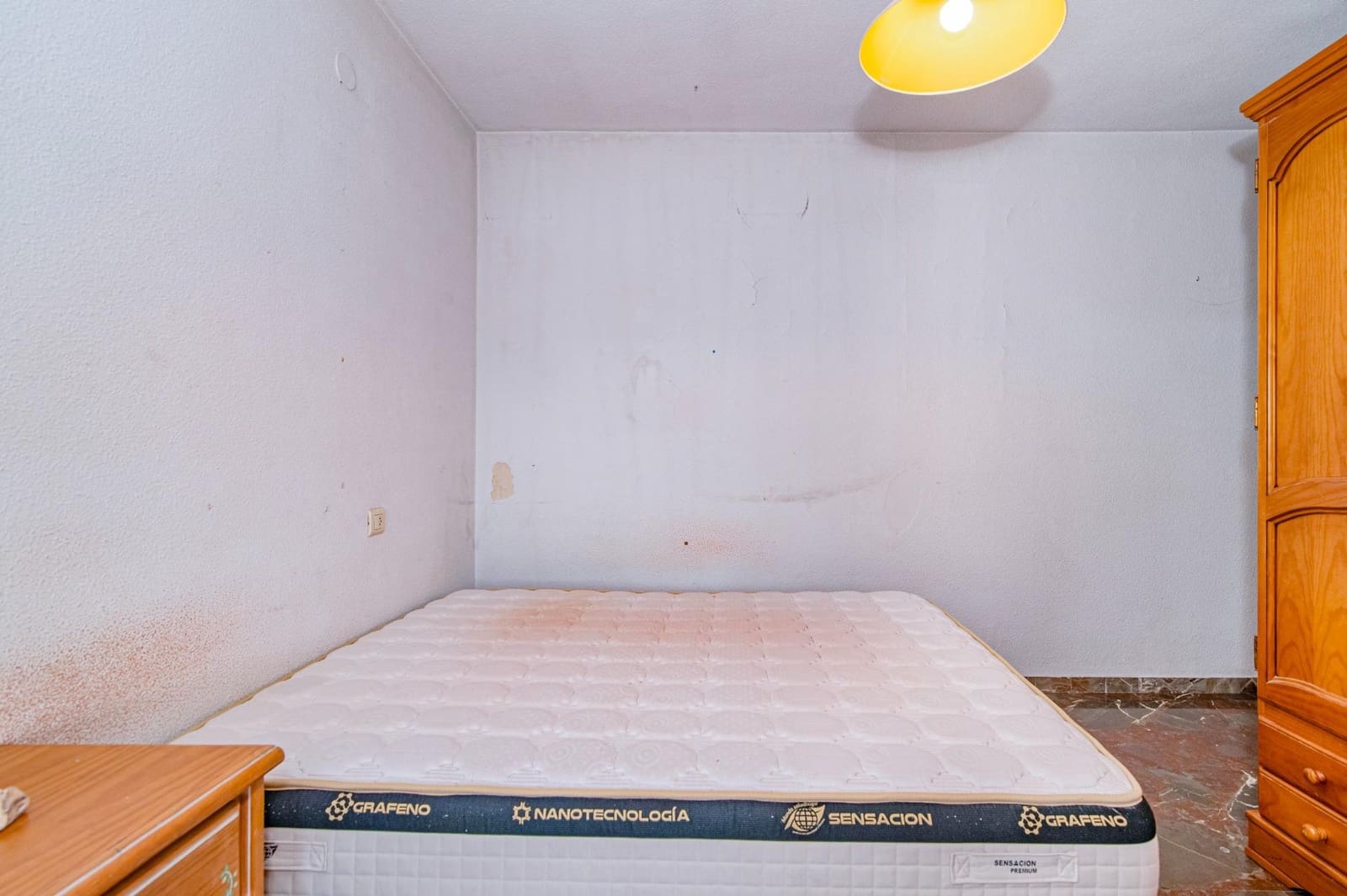 4 bedroom Apartment for sale in Granada city with garage - € 218,000 (Ref: 9674864)