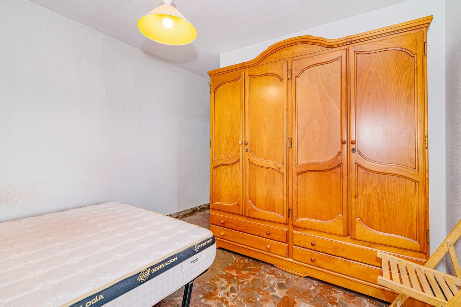 4 bedroom Apartment for sale in Granada city with garage - € 218,000 (Ref: 9674864)