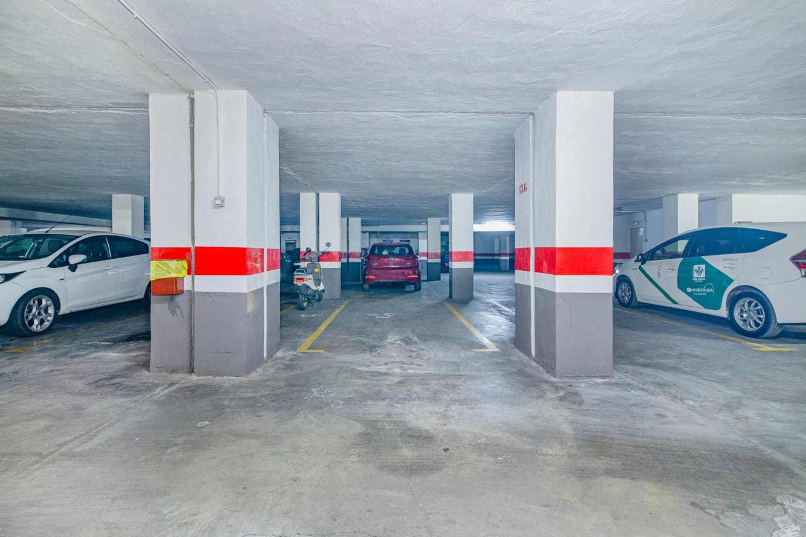 4 bedroom Apartment for sale in Granada city with garage - € 218,000 (Ref: 9674864)