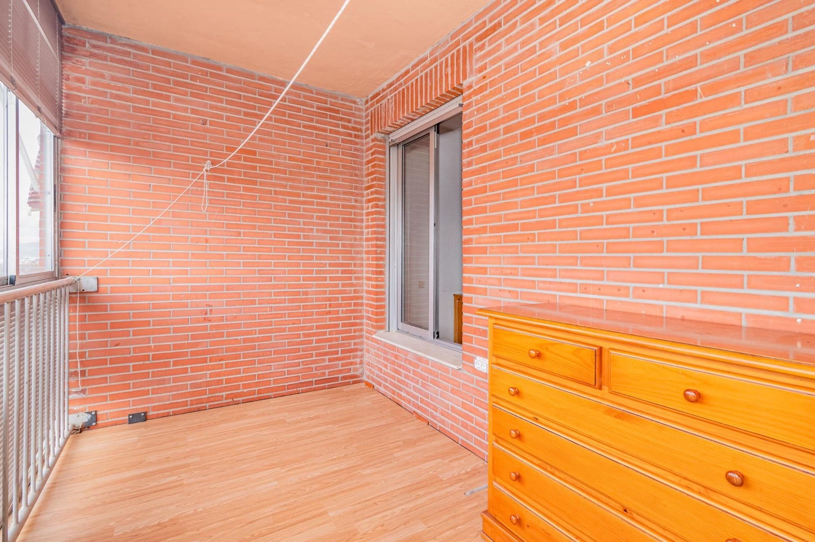 4 bedroom Apartment for sale in Granada city with garage - € 218,000 (Ref: 9674864)