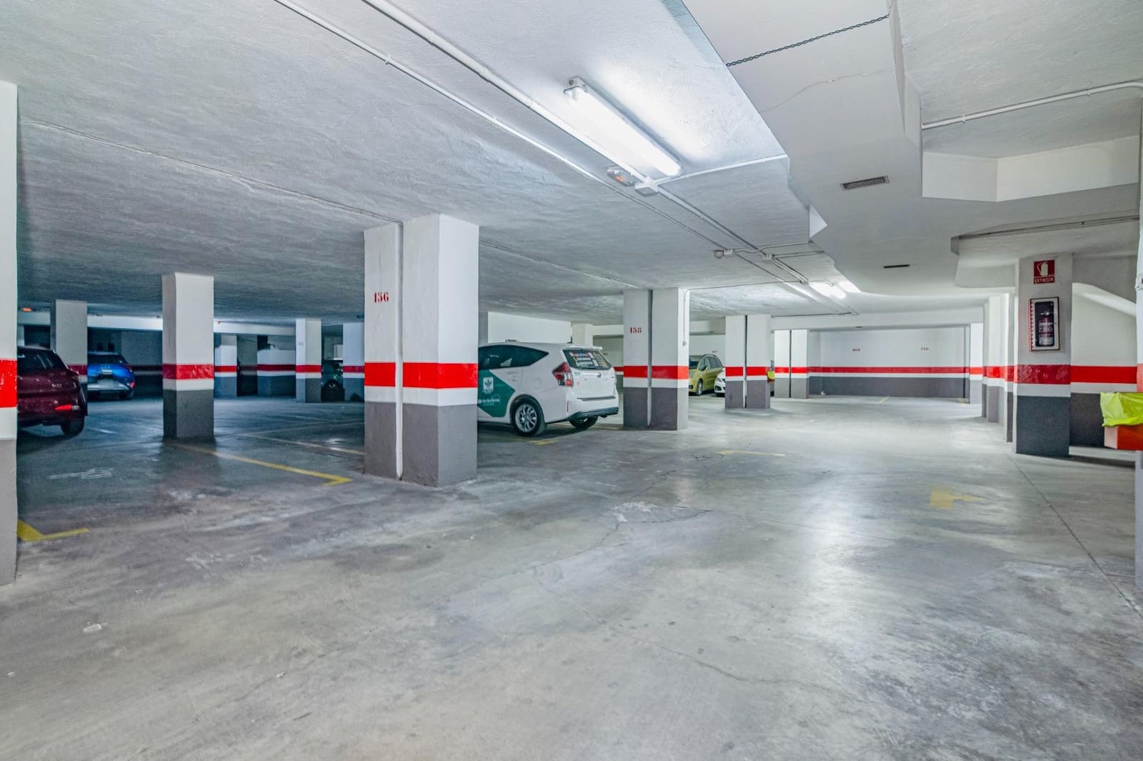 4 bedroom Apartment for sale in Granada city with garage - € 218,000 (Ref: 9674864)