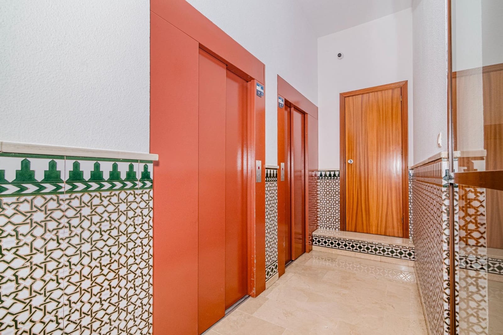 4 bedroom Apartment for sale in Granada city with garage - € 218,000 (Ref: 9674864)