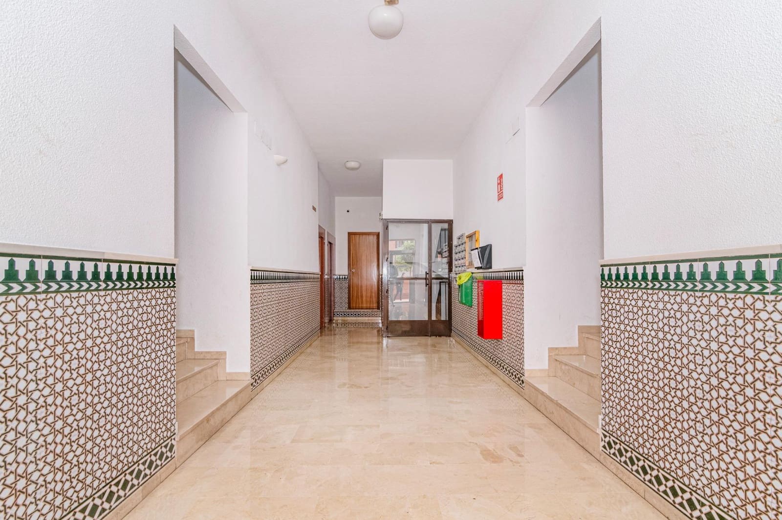 4 bedroom Apartment for sale in Granada city with garage - € 218,000 (Ref: 9674864)