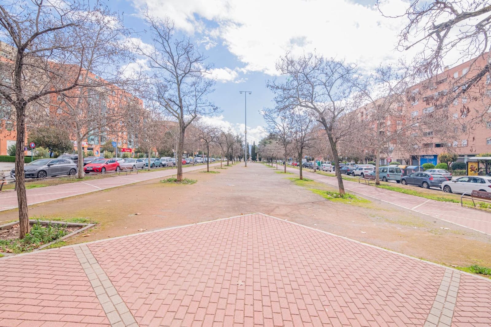 4 bedroom Apartment for sale in Granada city with garage - € 218,000 (Ref: 9674864)