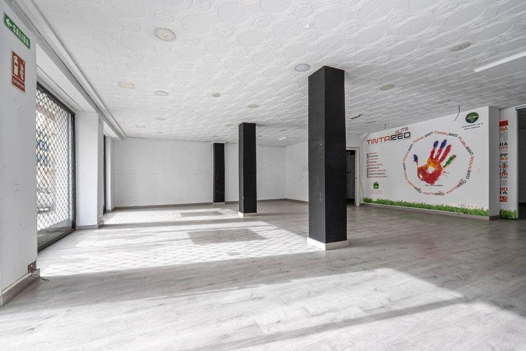 Kommersiell til salgs i Granada by - € 235 000 (Ref: 9674866)