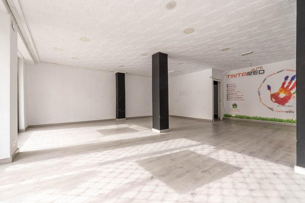 Kommersiell til salgs i Granada by - € 235 000 (Ref: 9674866)