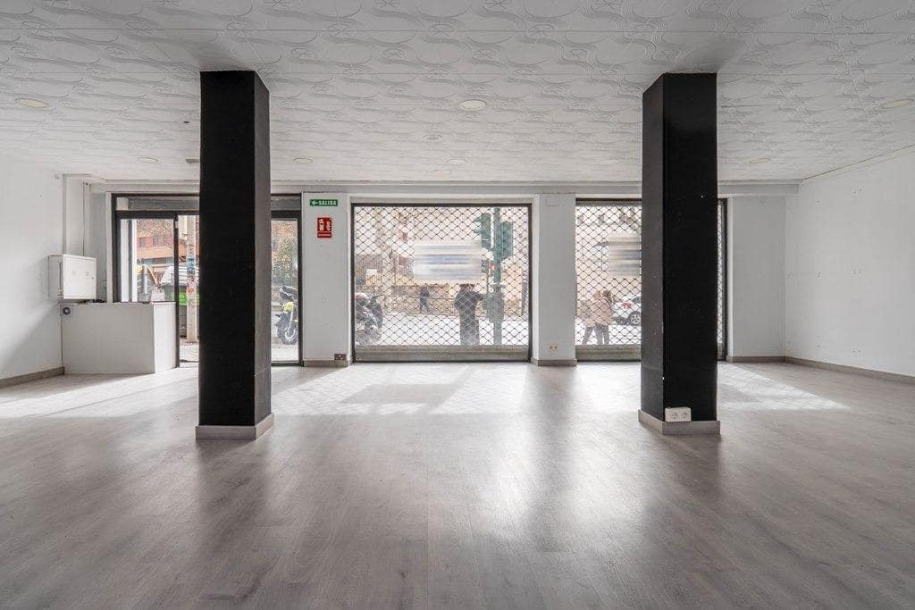 Kommersiell til salgs i Granada by - € 235 000 (Ref: 9674866)