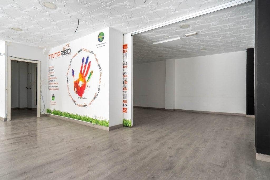 Kommersiell til salgs i Granada by - € 235 000 (Ref: 9674866)