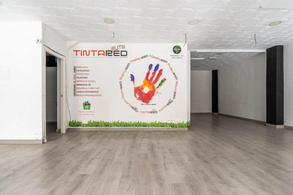 Kommersiell til salgs i Granada by - € 235 000 (Ref: 9674866)