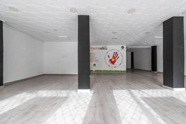 Kommersiell til salgs i Pajaritos - Plaza de Toros, Granada by - € 235 000 (Ref: 9674866)