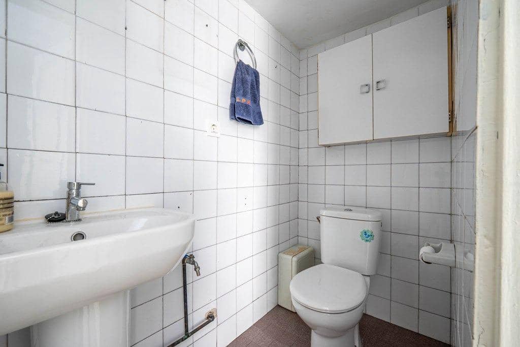 Kommersiell til salgs i Granada by - € 235 000 (Ref: 9674866)