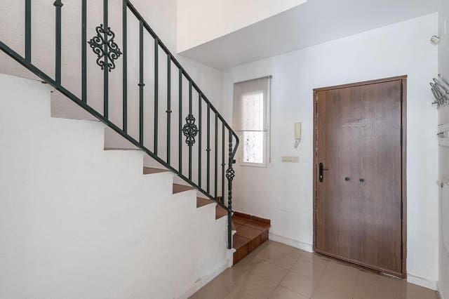 4 bedroom Terraced Villa for sale in La Zubia with garage - € 220,000 (Ref: 9674869)