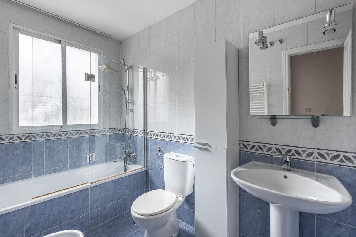 4 Zimmer Reihenhaus zu verkaufen in La Zubia mit Garage - 220.000 € (Ref: 9674869)