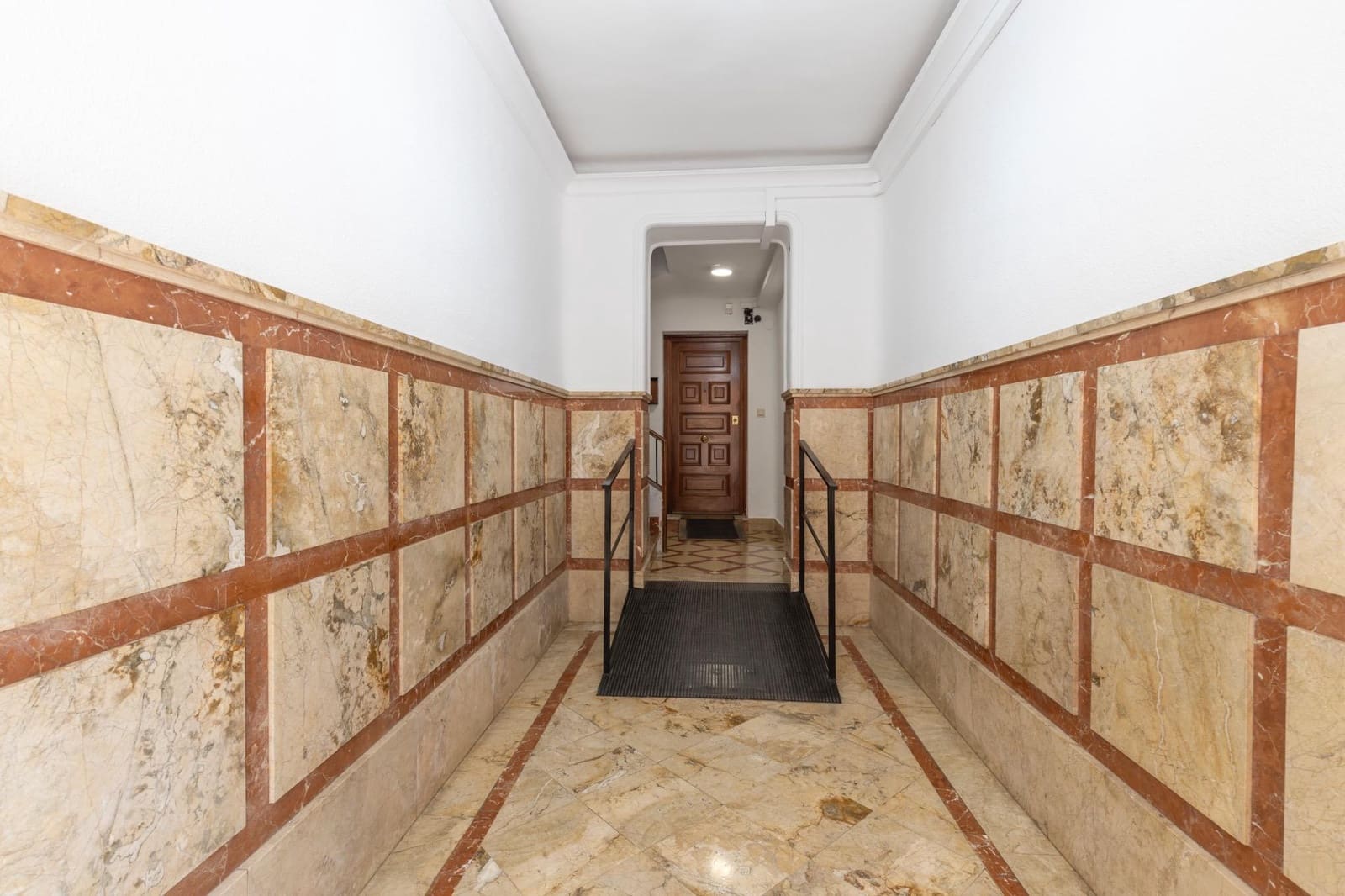 Piso de 2 habitaciones en Granada ciudad en venta - 219.900 € (Ref: 9674871)