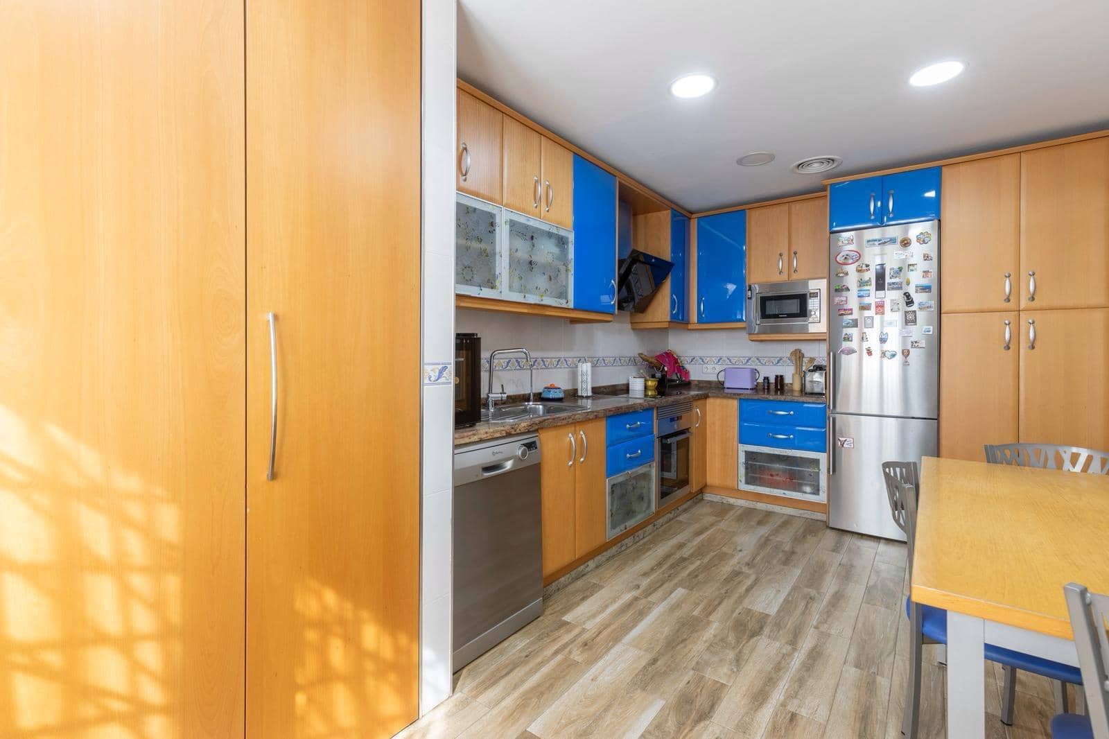 4 sovrum Semi-fristående Villa till salu i Albolote med garage - 299 900 € (Ref: 9674879)