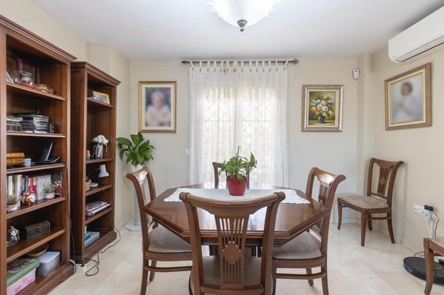 4 sovrum Semi-fristående Villa till salu i Albolote med garage - 299 900 € (Ref: 9674879)