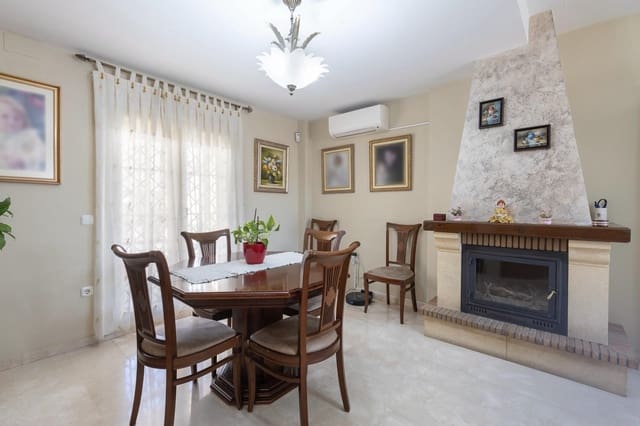 4 sovrum Semi-fristående Villa till salu i Albolote med garage - 299 900 € (Ref: 9674879)